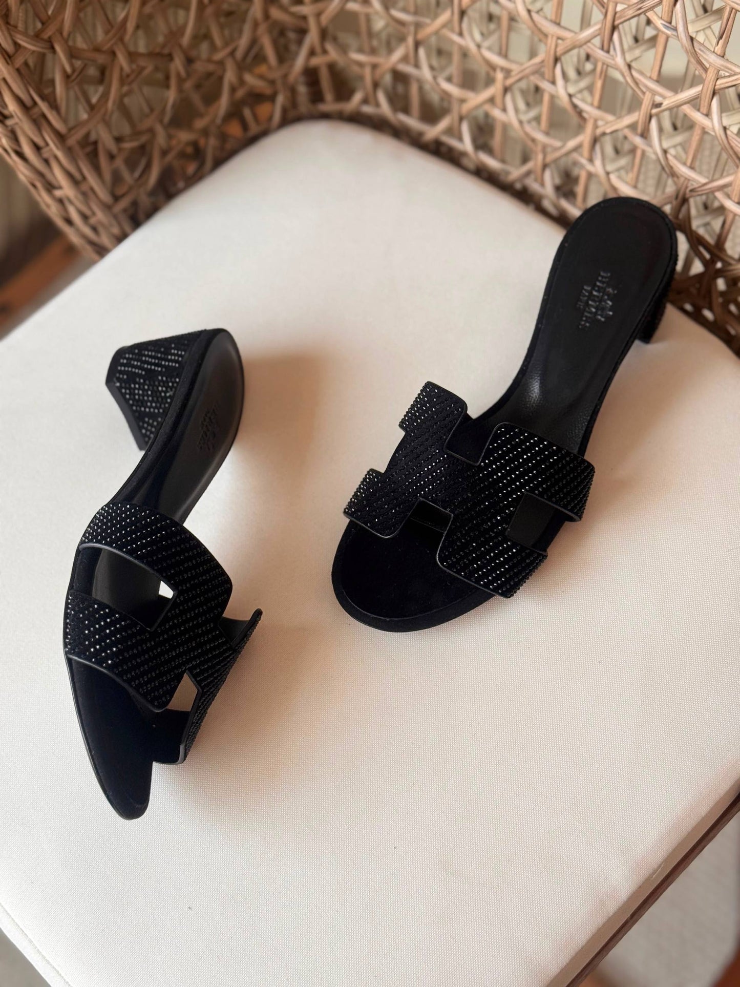 HERMES 
✨ Collection
👠 36–41
💎 Premium Quality
🔥 Super Master
450 dhs✅

Zain198
♥️♥️♥️