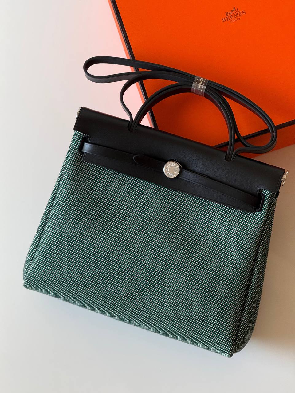 Hermes Herbag 31cm💕master quality😍

with box❤️
🎁🎁🎁

680 dhs🪙💚

Zain52
♥️♥️♥️