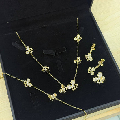 * FASHION JWELLERY•
50 dhs🌺

Zain263
♥️♥️♥️