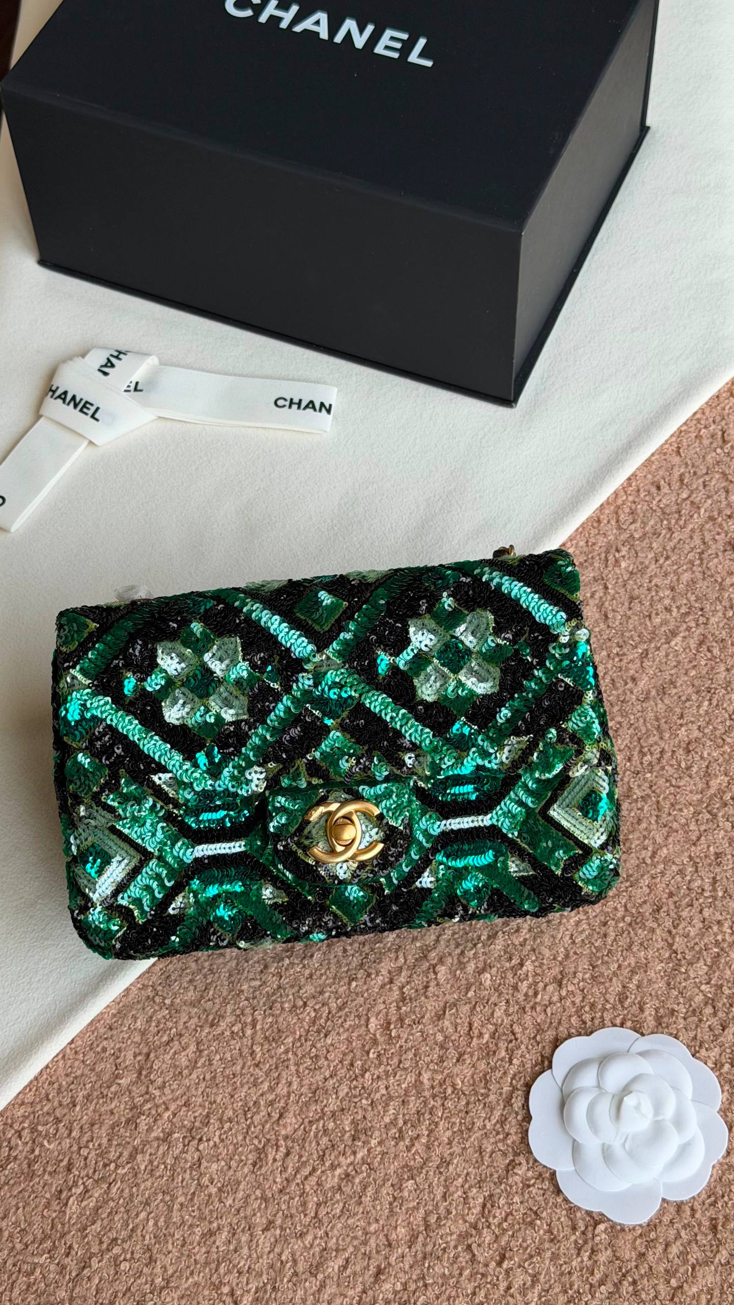 Chanel Limited Edition 🌈✨
Size : 20 Cm 
✨VIP QUALITY  ✨
With original Packing 🎁
For Price 👇 WhatsApp✅
0568585901 
0507557372
0552275751 Owner Zain 👌

Zain280
♥️♥️♥️