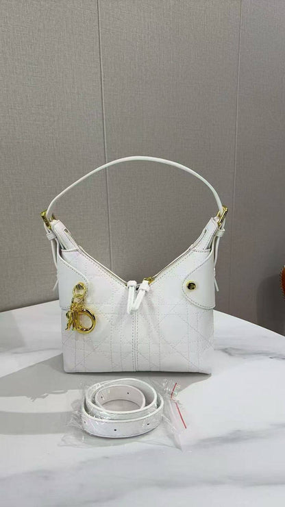 Dior
115 dhs❣️
with box
🎁🎁🎁

27/23/12

Zain07
♥️♥️♥️