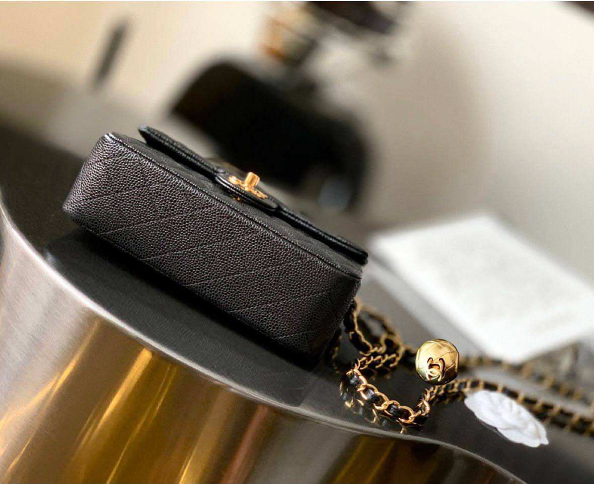 CHANEL

 RESTOCK 
GOOD QUALITY 

WITH BOX 
100 dhs🇦🇪🇦🇪

Size:22cm

Zain295
Zain39
♥️♥️♥️