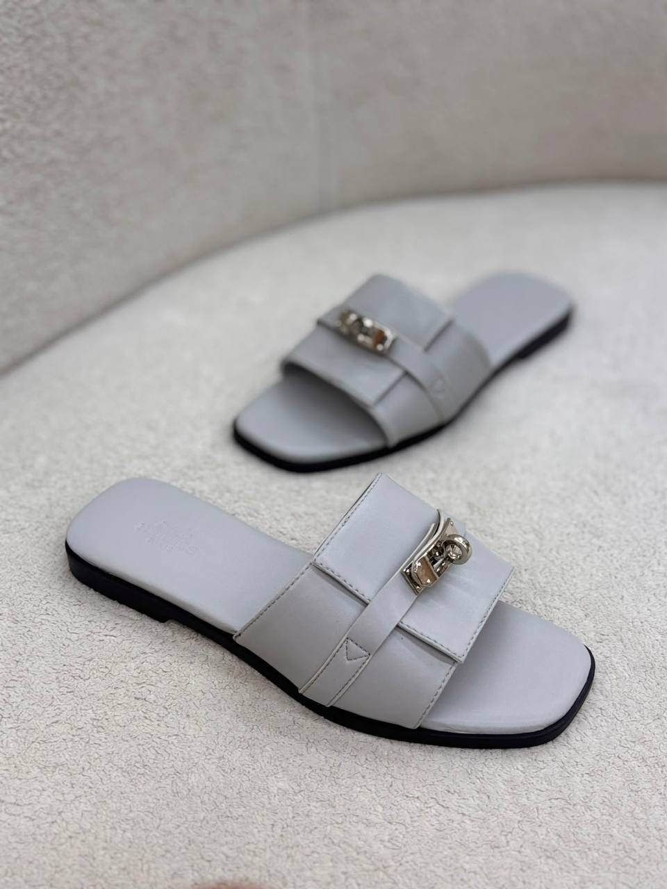 Hermes 
100 dhs✅
Size 36-42

Zain55
♥️♥️♥️