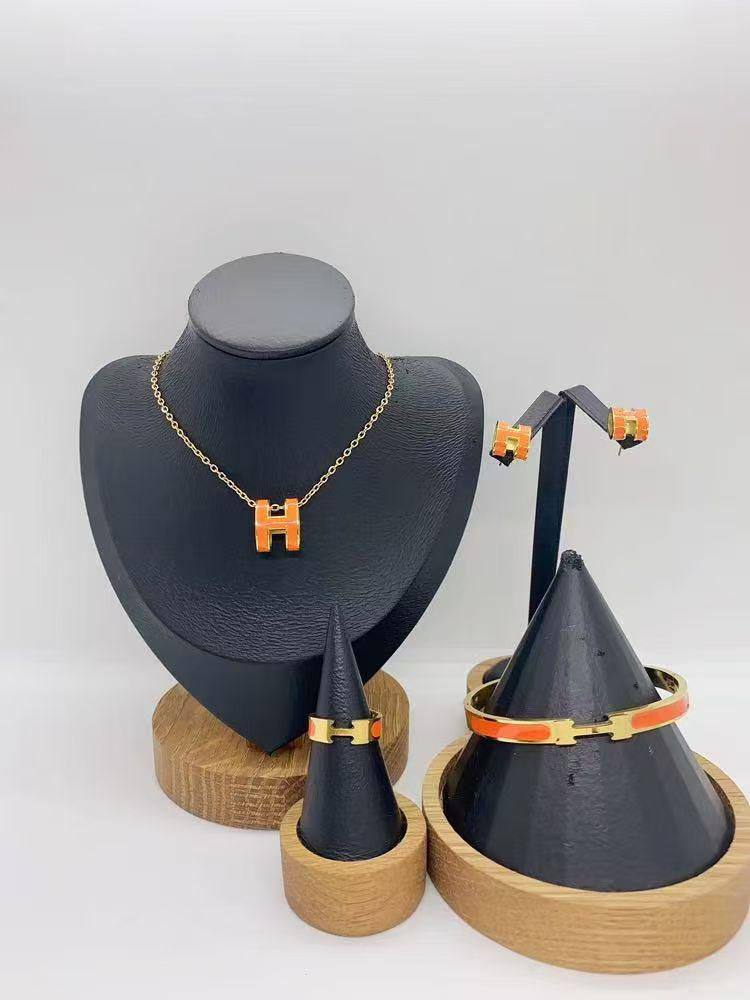 Accessories Set
50 dhs🪙🌨️

Zain45
♥️♥️♥️