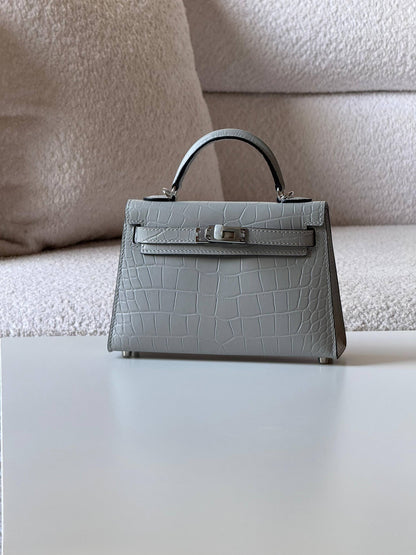 Hermes

minikelly 19cm💕

master quality😍

with box❤️
🎁🎁🎁

550 dhs❣️

Zain52
♥️♥️♥️