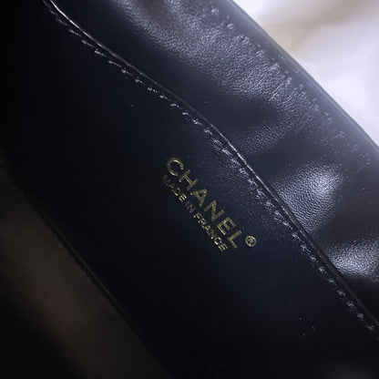 CHANEL

 NEW CAME 

GOOD QUALITY 

WITH BOX 

100 dhs🇦🇪🇦🇪

Zain295
Zain39
♥️♥️♥️