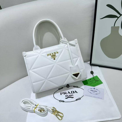 Prada
95 dhs✅
high quality
24cm

Zain26
♥️♥️♥️