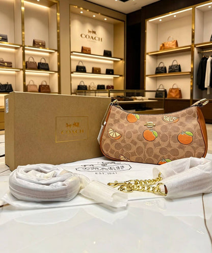 Coach
100 dhs✅
with box 
Good quality

Zain07
♥️♥️♥️