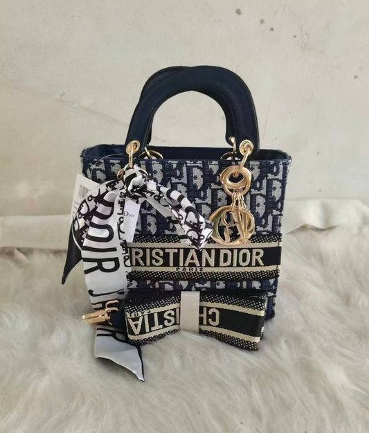 Dior
70 dhs🪙🌨️

Zain50
♥️♥️♥️