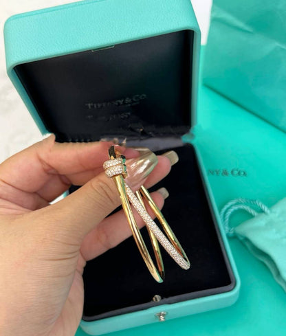 Tiffany 💥*
Bangle 🍁
Master quality 🐦‍🔥
With normal boxes 📦 
70 dhs✅
With master box 🗃️ 
110 dhs✅

Zain216
♥️♥️♥️