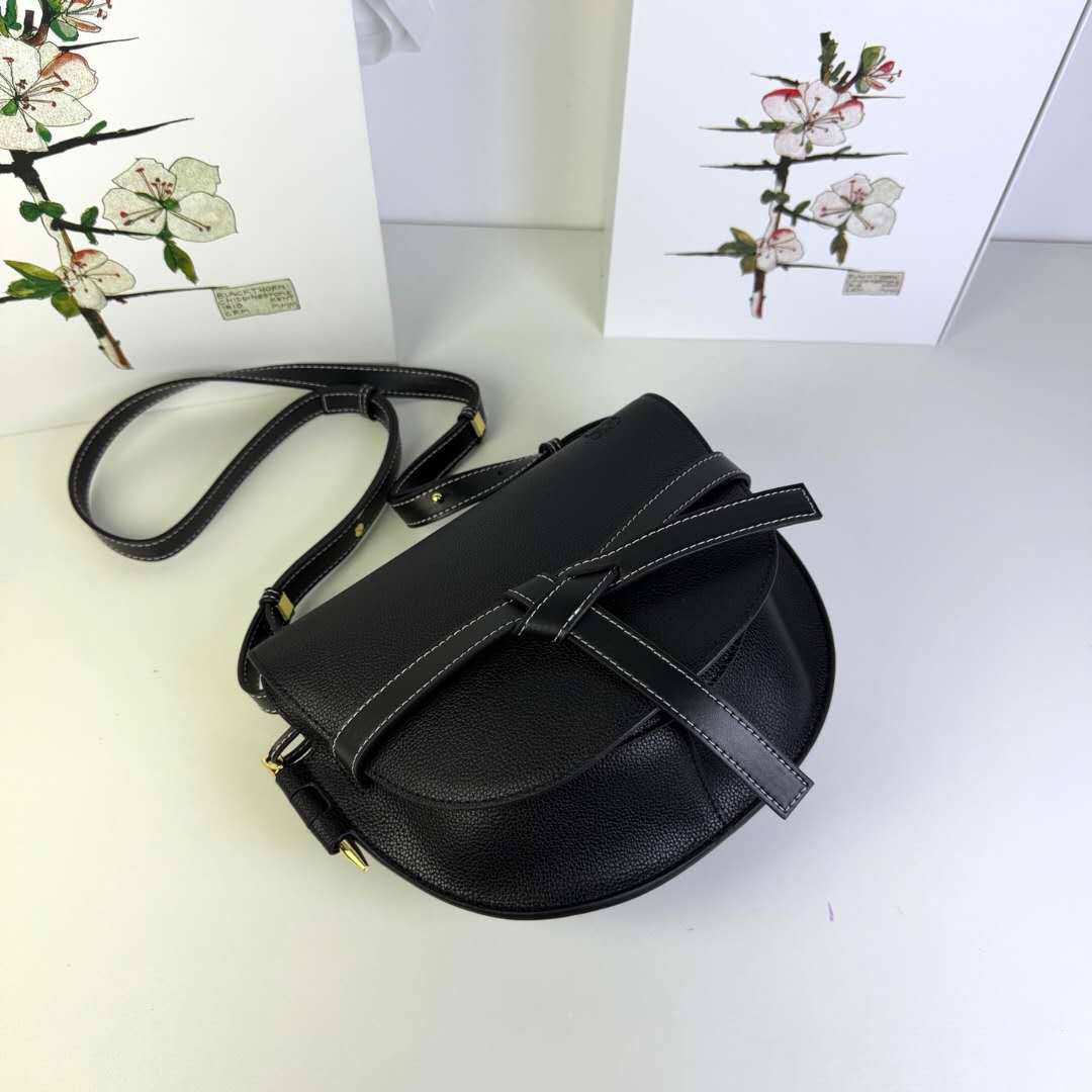 Loewe
Master🌺
330 dhs✅

Zain228
♥️♥️♥️