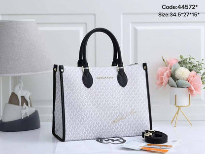 lv / Gucci / Mk / Hermes
First quality 

Size: 45 ~ 33 * 25 cm
85 dhs🇦🇪🇦🇪

Zain115
♥️♥️♥️