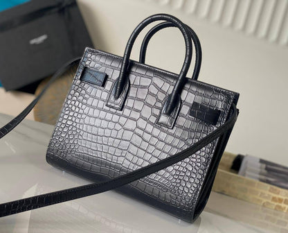 YSL COPY ONE

 NEW CAME 

26CM 

140 dhs🪙🌨️

Zain39
♥️♥️♥️