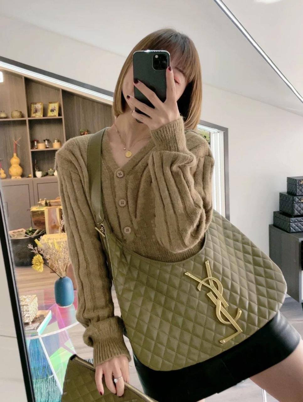 YSL 

NEW CAME 

GOOD QUALITY 

100  DHS🇦🇪🇦🇪

Zain295
♥️♥️♥️