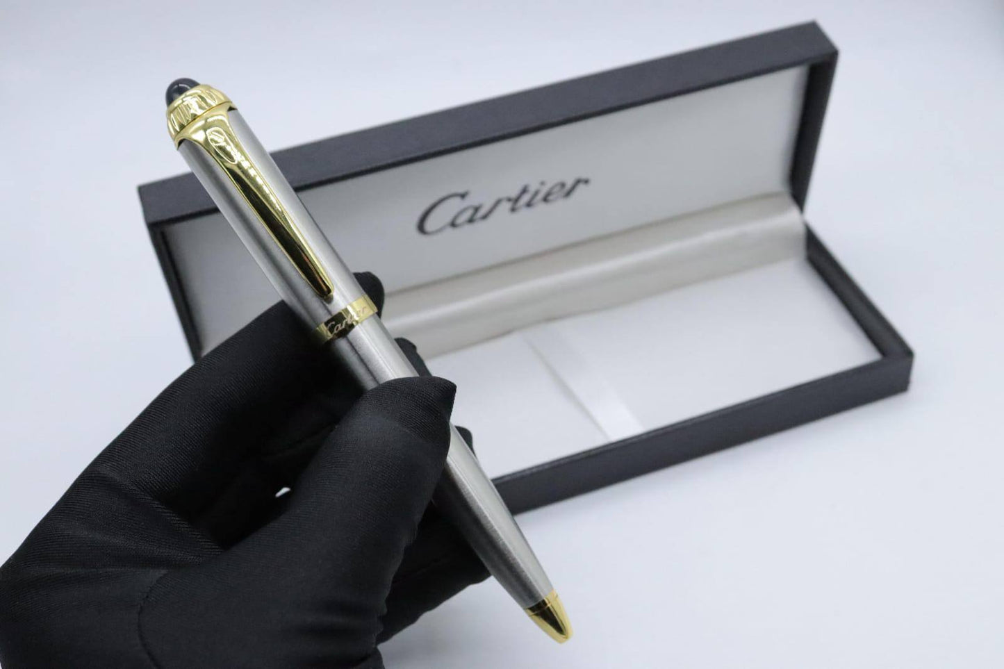 Cartier Pen

 60 dhs❣️ 

With Box
🎁🎁🎁

Zain33
♥️♥️♥️
