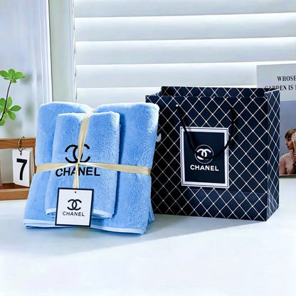 Towel new came good quality 
with paper bag 
45 dhs🇦🇪🇦🇪

Zain39
♥️♥️♥️