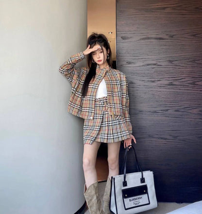BURBERRY
 NEW CAME GOOD QUALITY 
110 dhs🌺

Zain39
♥️♥️♥️