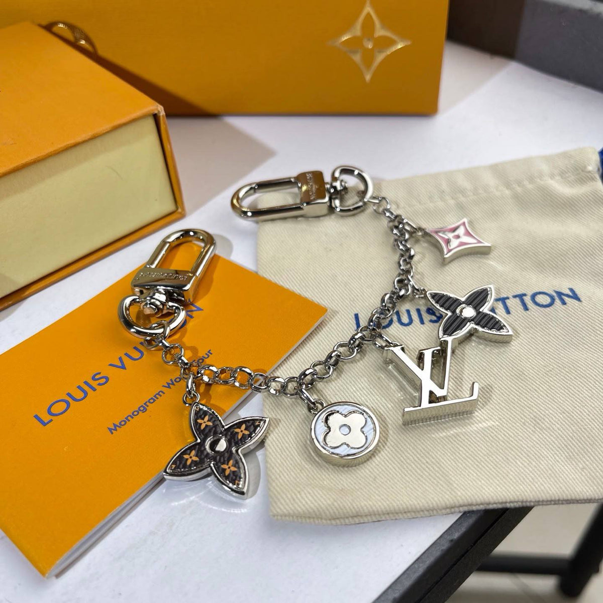 Key chain

55 dhs🇦🇪🇦🇪🇦🇪

Zain263
♥️♥️♥️