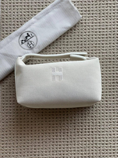 HERMES                                                            *Bride à brac Clutch Bag*                                    *Master Quality*
410 dhs

Zain179
♥️♥️♥️
