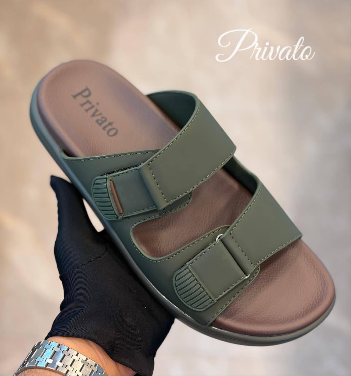 Privato slippers for men soft quality  with box and paper bag size available (40to46) 6to12) 
170 dhs🗽

Zain59
♥️♥️♥️