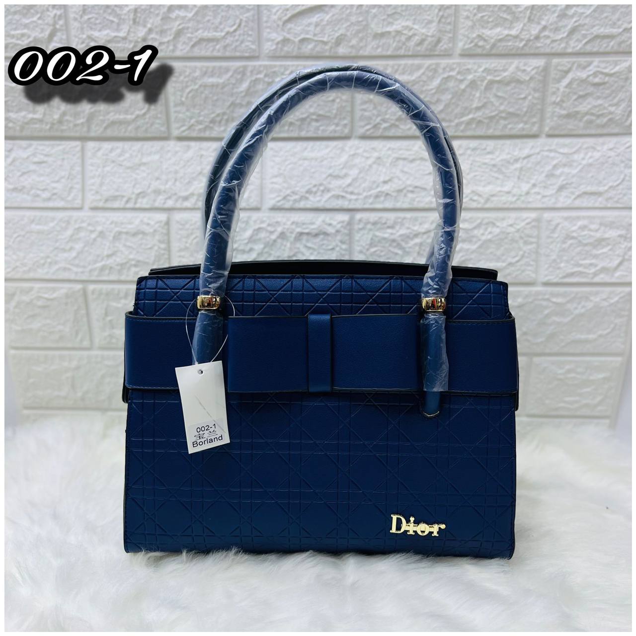 Dior with Wallet 
110 dhs🪙🌨️

Zain232
♥️♥️♥️