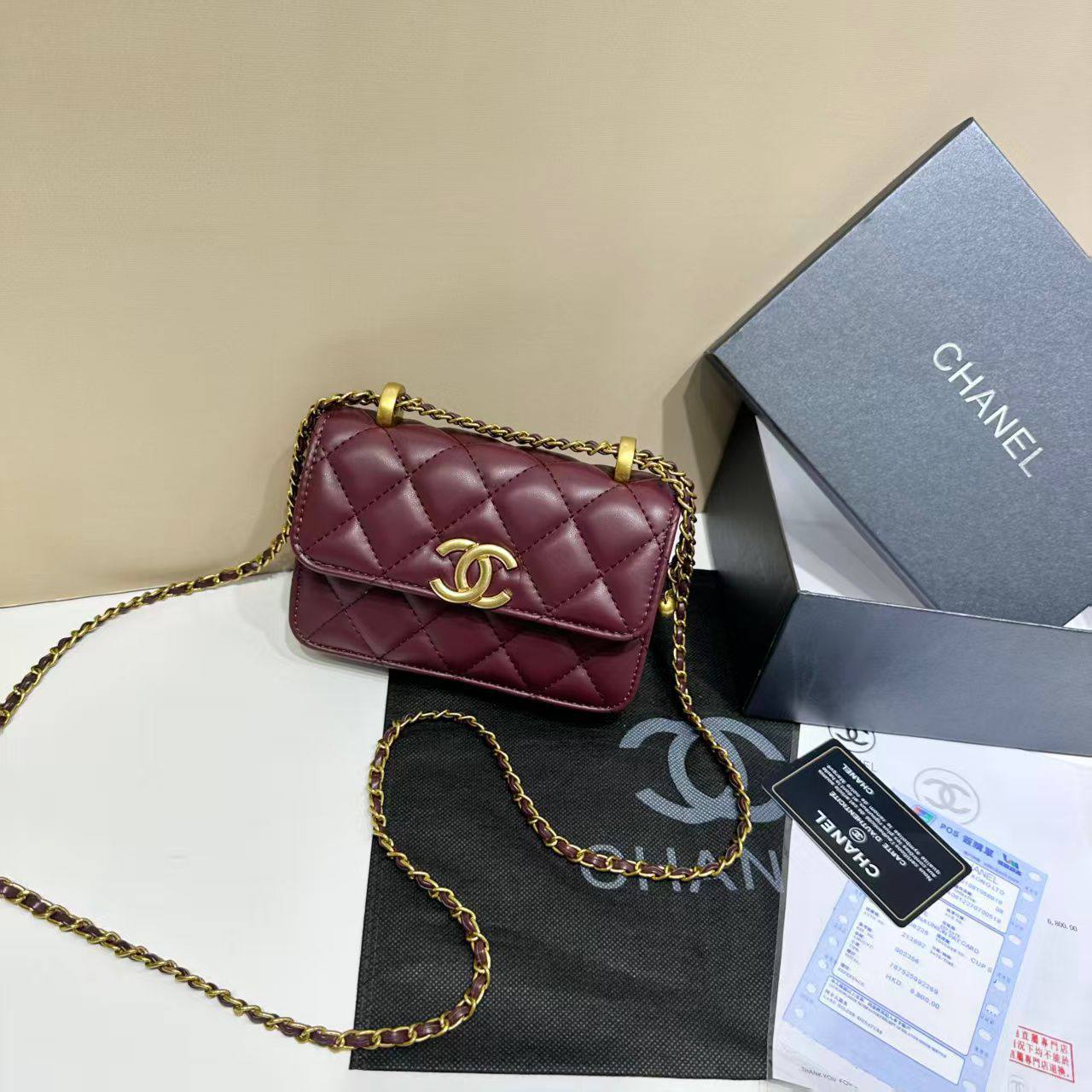 Chanel

withbox 
🎁🎁🎁

100 dhs🪙💕
good quality

Zain143
♥️♥️♥️