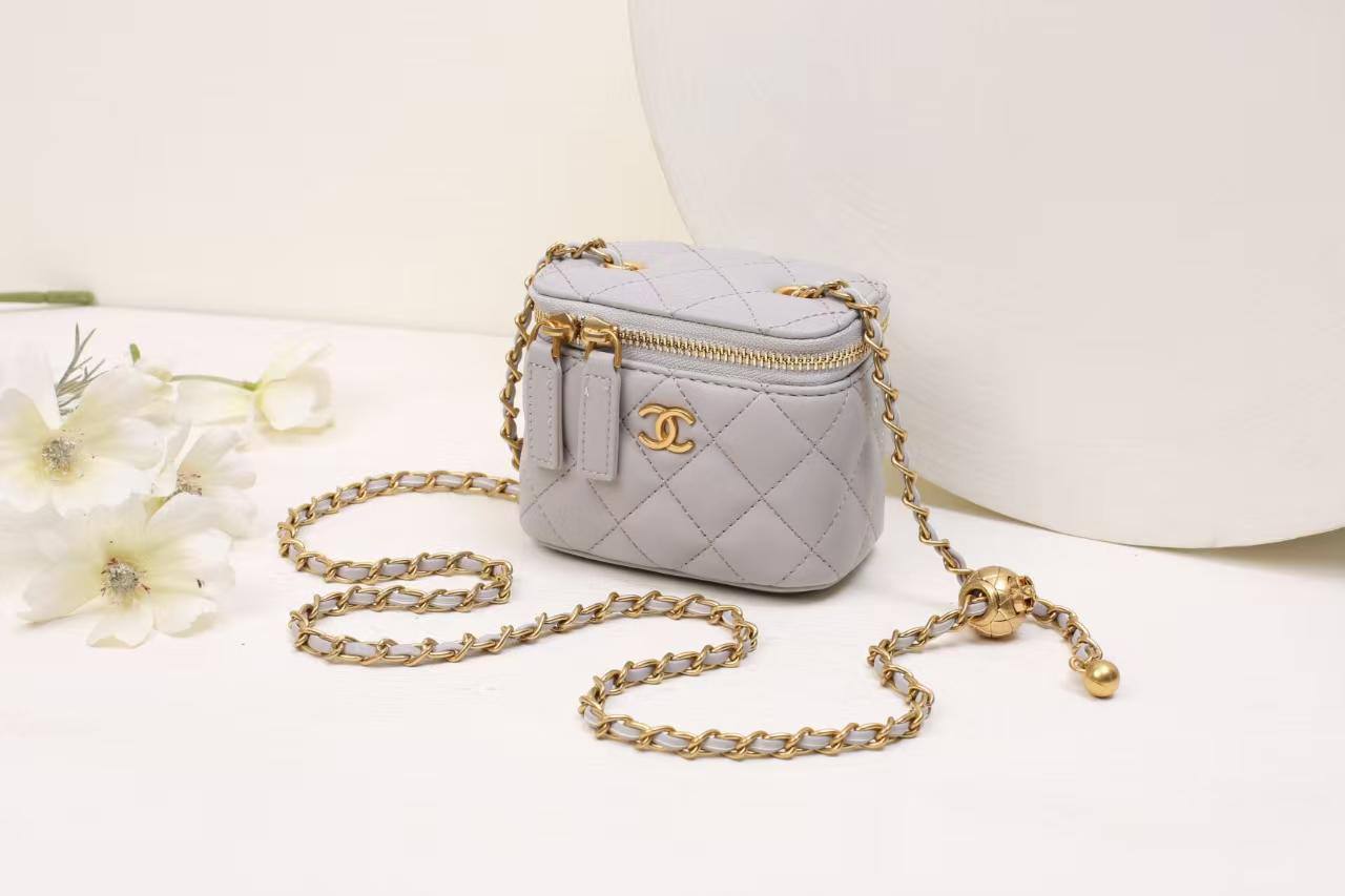 Chanel
with box
110 dhs✅
good quality

Zain194
Zain161
♥️♥️♥️