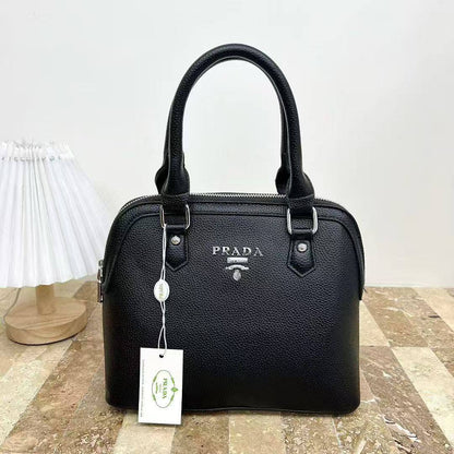 Prada
75 dhs💓

Zain232
♥️♥️♥️
