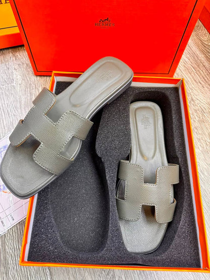Hermes
Size 36-42 
100 dhs🇦🇪🇦🇪

Zain132
♥️♥️♥️