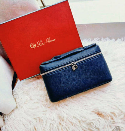 LORA PIANA 
GOOD QUALITY 
WITH BOX 
100 dhs🇦🇪🇦🇪

Zain295
♥️♥️♥️