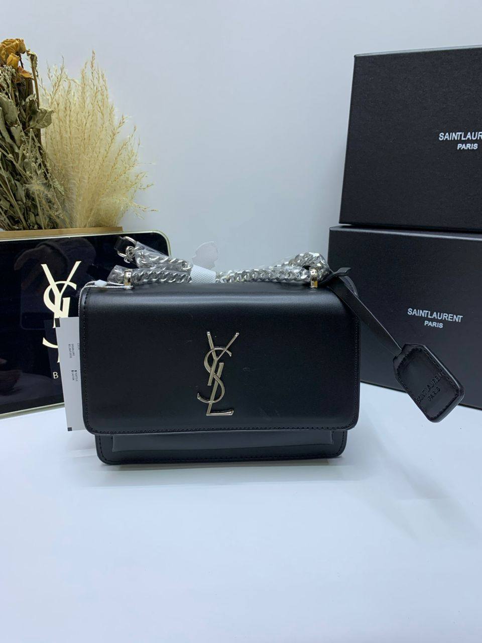 YSL
110 dhs❣️
SIZE：24cm
Good quality 

with box
🎁🎁🎁

Zain35
♥️♥️♥️