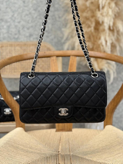 CHANEL
25cm
370 dhs✅
Top quality 
With box🎁

Zain167
♥️♥️♥️