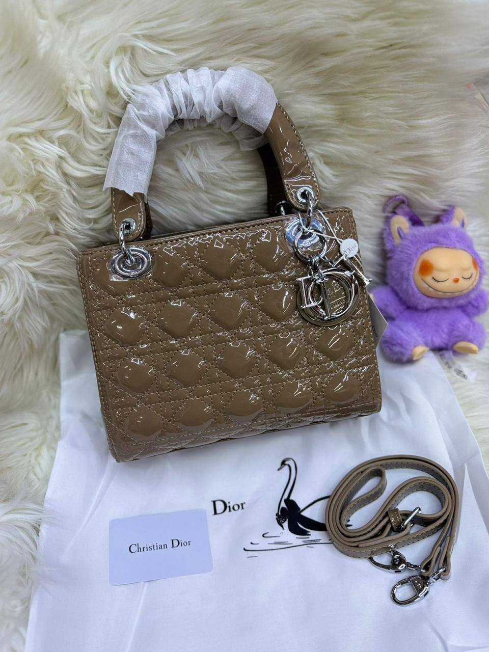 Lady Dior 

1️⃣ First Quality

Size: 24 * 19 cm

100 dhs🇦🇪🇦🇪

Zain115
♥️♥️♥️