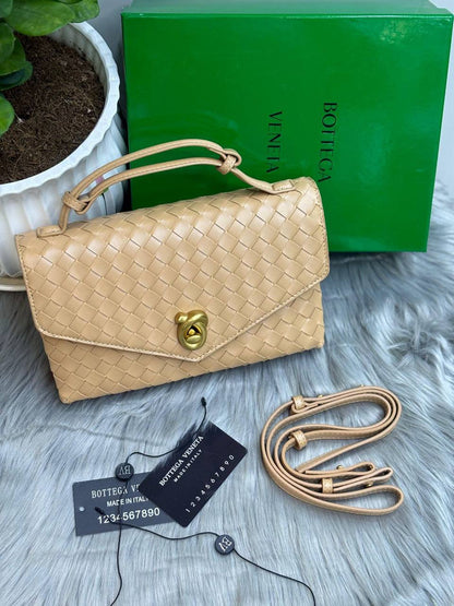 Bottega

95 dhs✅

with box
🎁🎁🎁

Zain244
♥️♥️♥️
