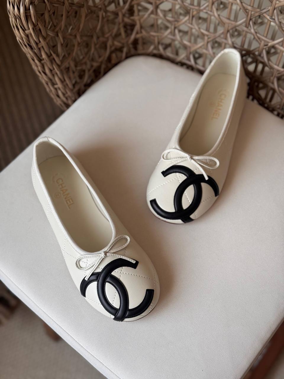 CHANEL 🤍
🤩Available new 😍😍
Size: 36 to 41
Super master quality
450 dhs✅

Zain198
♥️♥️♥️