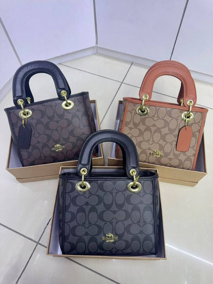 Coach

✨✨NEW ✨✨

95 dhs🪙🌨️

with box
🎁🎁🎁

Zain38
♥️♥️♥️