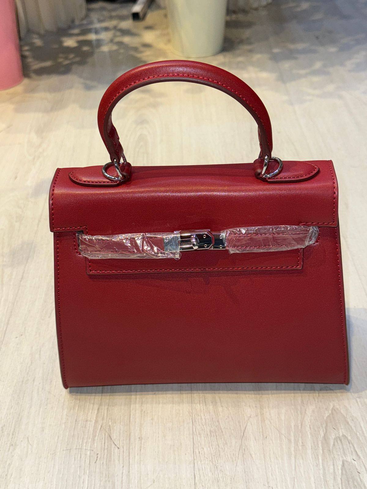 HERMES KELLY 
25cm Silver logo
105 dhs❣️

Zain44
♥️♥️♥️