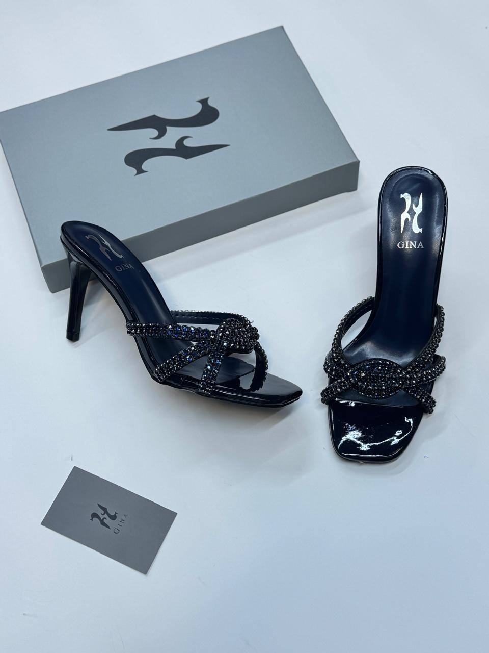 GINA
Size 36-41
115 dhs🪙💕

Zain21
♥️♥️♥️