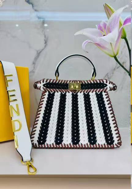 Fendi
150 dhs✅

Zain143
♥️♥️♥️