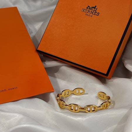 Hermes ❤️‍🔥*
Bangle 🦋
Master quality 💯
With normal boxes 🗃️ 
60 dhs✅
With master box 📦 
80 dhs✅

Zain216
♥️♥️♥️