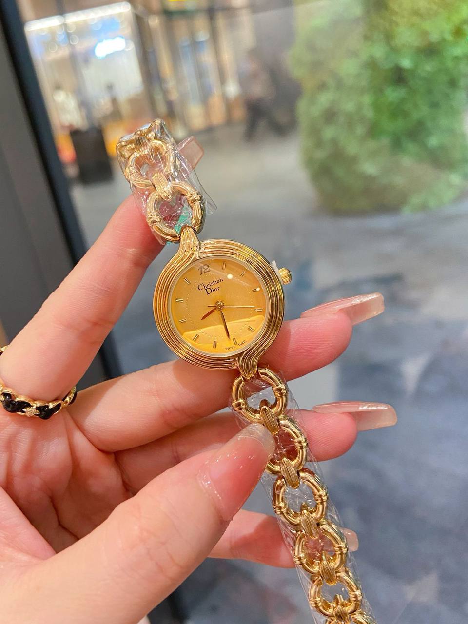 Dior
80 dhs✅

Zain07
♥️♥️♥️