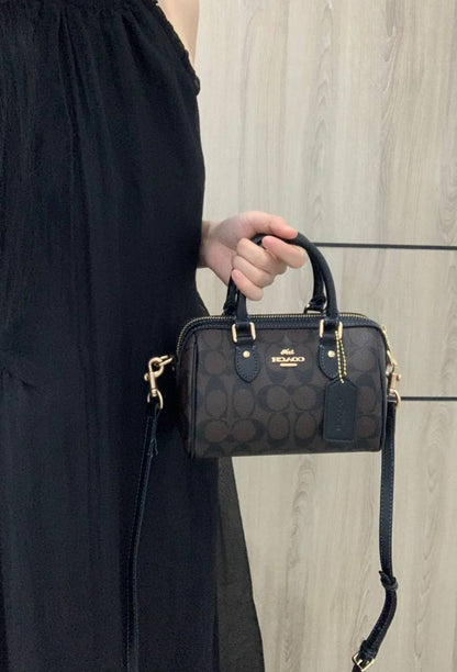 COACH 

NEW CAME GOOD QUALITY 
WITH BOX 
🎁🎁🎁

95 dhs🪙🌨️

Zain39
♥️♥️♥️