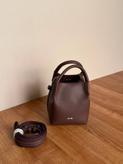 LORO PIANA 

13_16cm 
350 dhs🇦🇪🇦🇪

 MASTER QUALITY
 With box🎁

Zain167
♥️♥️♥️