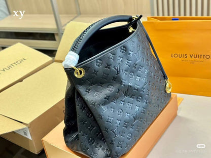 LV Master
260 dhs🪙🌨️

Zain10
♥️♥️♥️