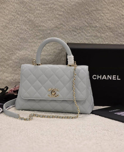 Chanel
Master
   23Cm 

With Box🎁🎁🎁

280 dhs💓

Zain131
♥️♥️♥️