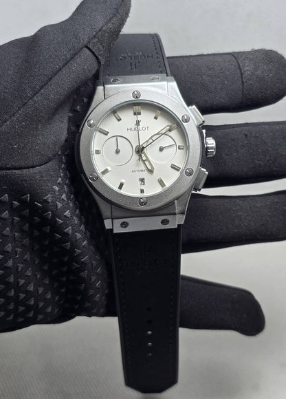 Hublot men
*Chronograph working*
90 dhs🗽

Zain29
♥️♥️♥️