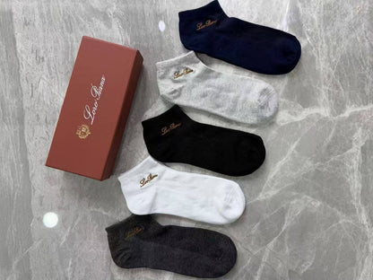Socks
With box 
45 dhs✅
Inside box…5pc

Zain93
♥️♥️♥️