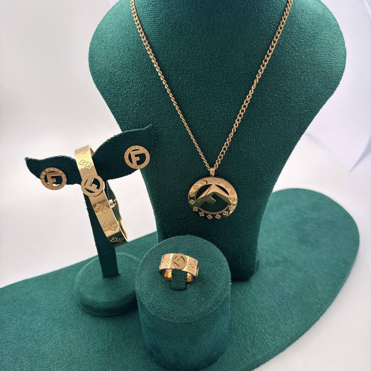 Accessories Set
50 dhs🪙🌨️

Zain45
♥️♥️♥️