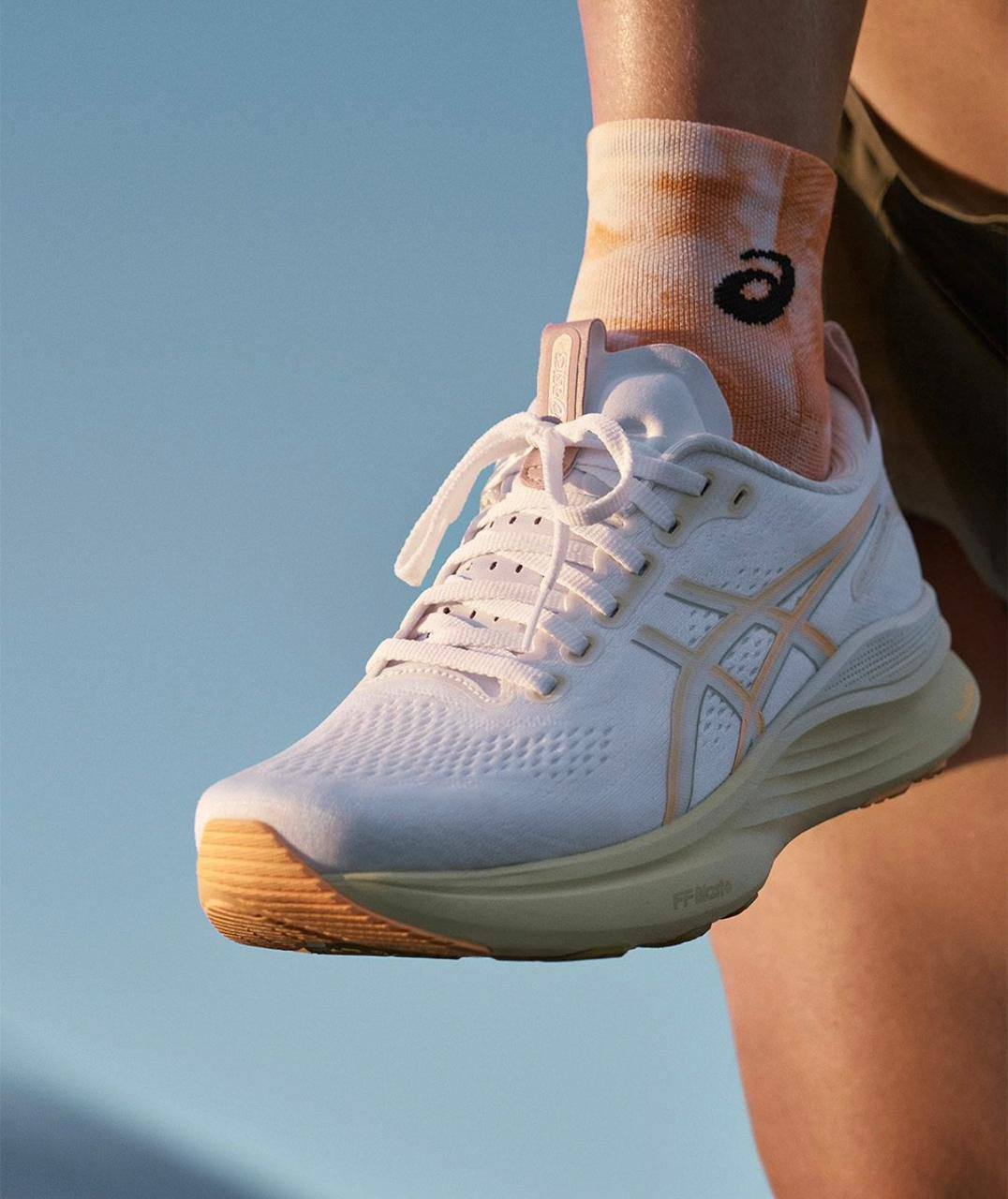 ASICS Gel Kayano 32 “white/ orange Glow” ,
size 40 to 45 , 
240 dhs💓

Zain196
♥️♥️♥️