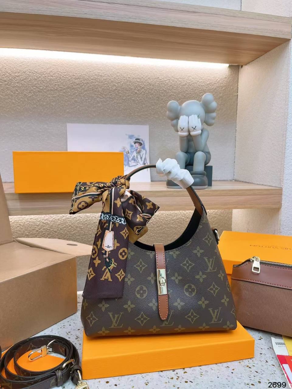 LV
very good quality
125 dhs🇦🇪
46*30*31cm

Zain161
♥️♥️♥️